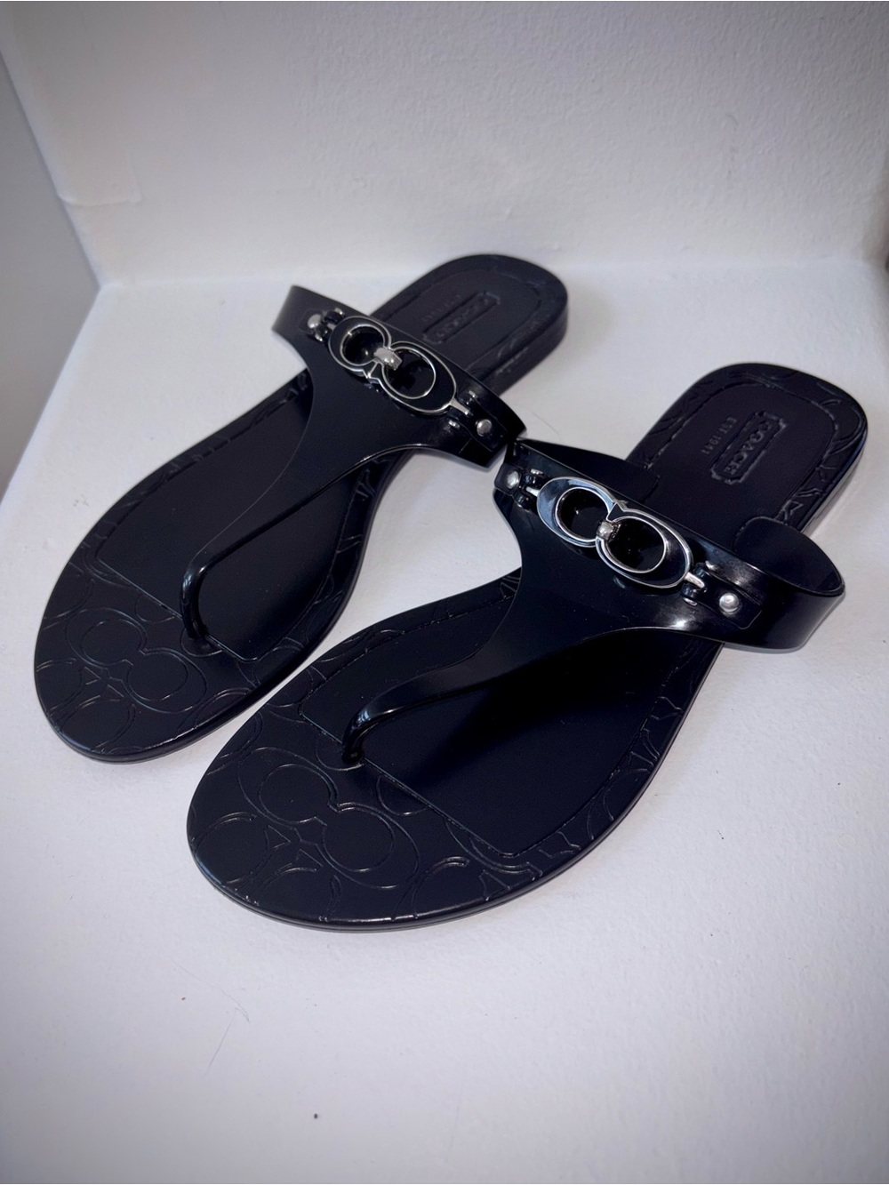 COACH ⛓️‍💥 Pennie Jelly Thong Sandal